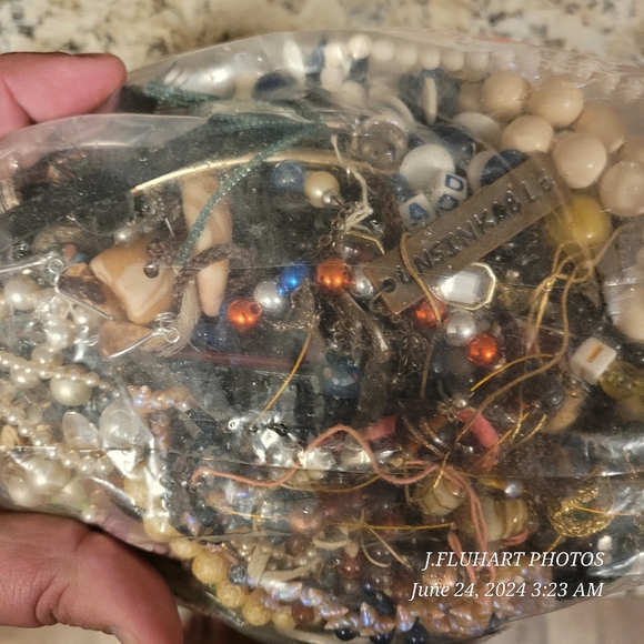 #1258.  5 LBS USED, BROKEN JEWELRY FOR CRAFTS OR REPURPOSING - Picture 4 of 4